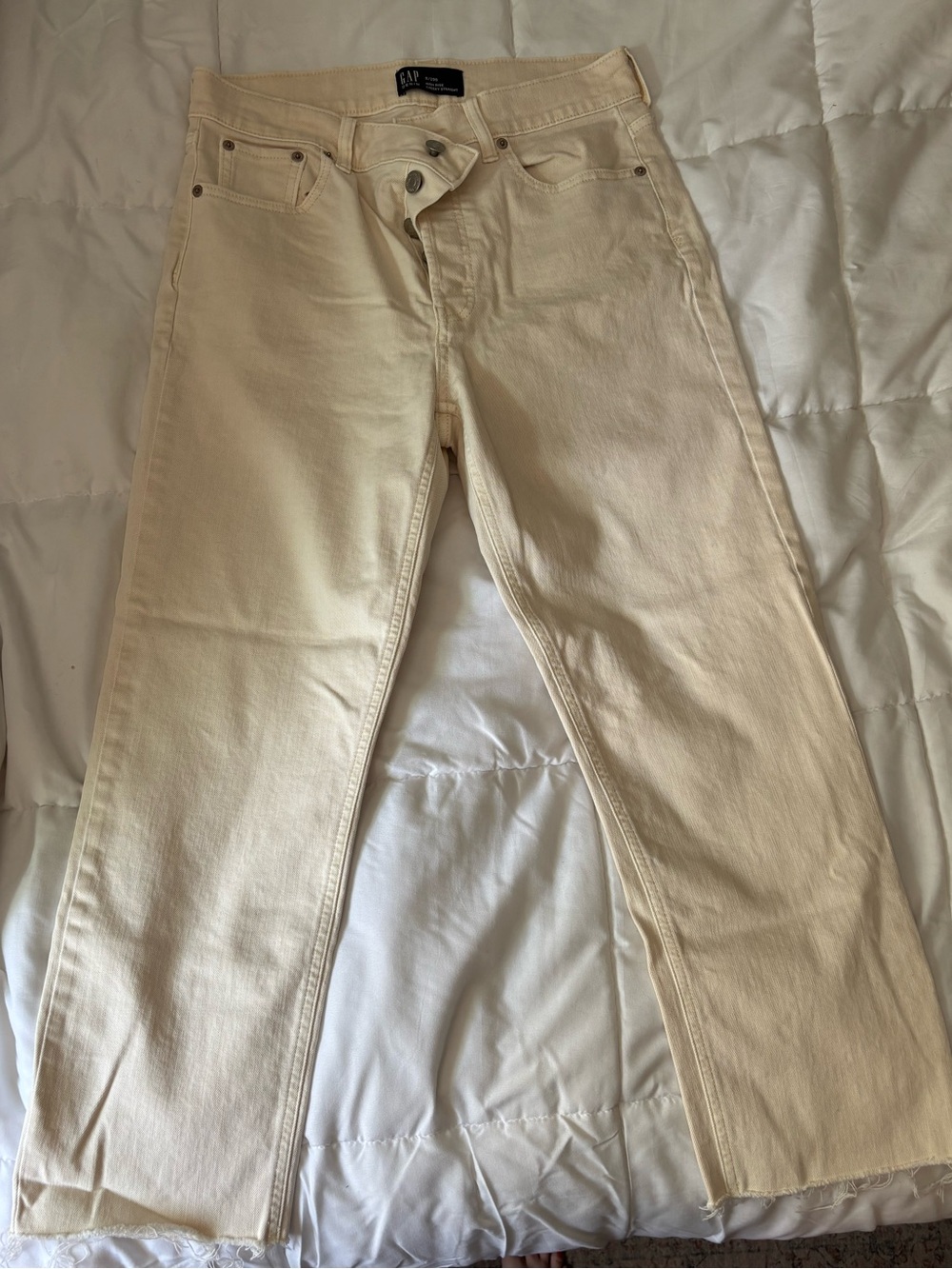GAP Women’s Cream Straight-Leg Jeans